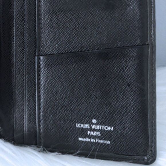 Louis Vuitton Brazza bifold taiga wallet EUC - Picture 5 of 12